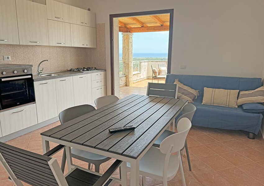 Mediterranes Anwesen mit 4 Wohneinheiten, Meer- Panoramablick & eingespielte Ferienvermietung