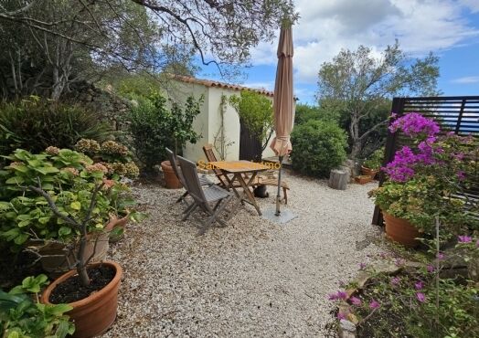 Casa indipendente con due appartamenti a Suaredda di Supra, Sardegna