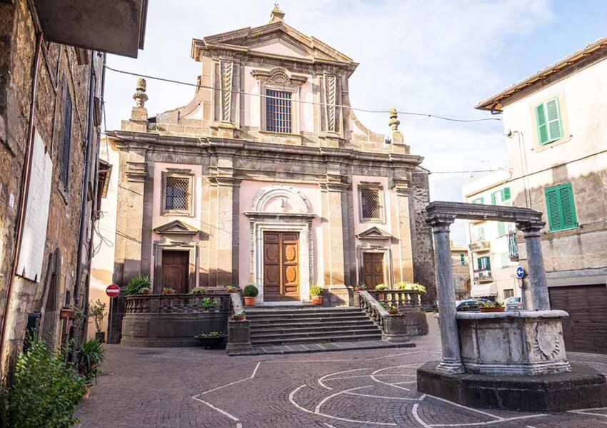 Antica casa vicino a Roma con catacomba