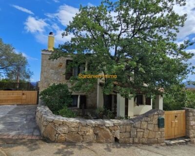Casa indipendente con due appartamenti a Suaredda di Supra, Sardegna