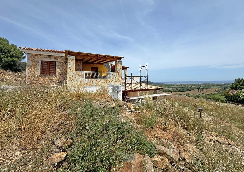 Mediterranes Anwesen mit 4 Wohneinheiten, Meer- Panoramablick & eingespielte Ferienvermietung