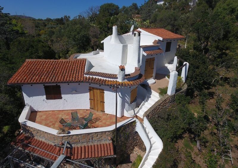 Piccola villa elegante con vista sul mare in una zona tranquilla