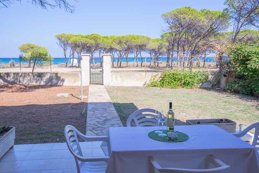 App. in pianoterra fronte mare - No. 304A