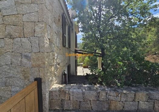 Casa indipendente con due appartamenti a Suaredda di Supra, Sardegna