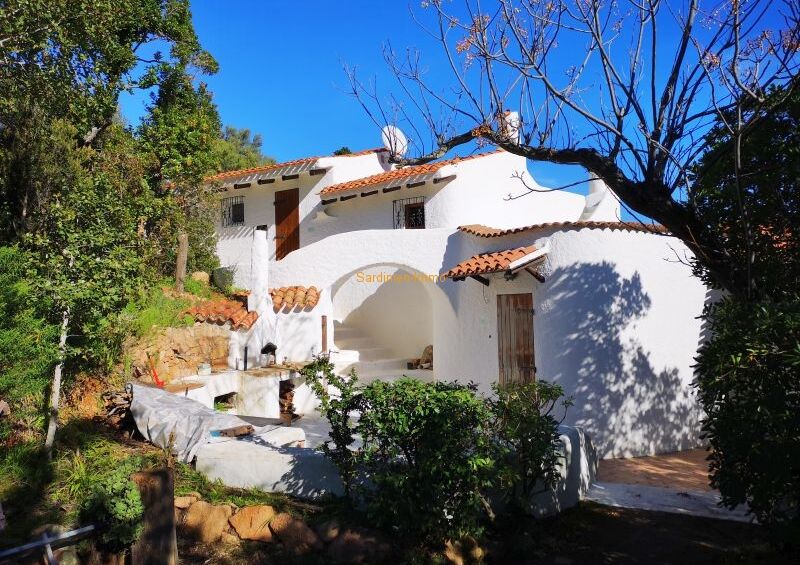Piccola villa elegante con vista sul mare in una zona tranquilla