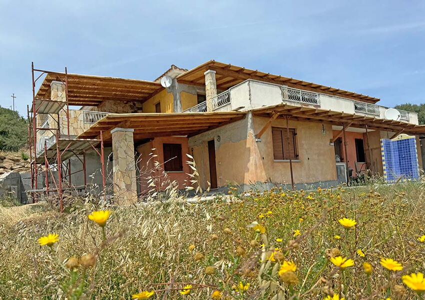Mediterranes Anwesen mit 4 Wohneinheiten, Meer- Panoramablick & eingespielte Ferienvermietung