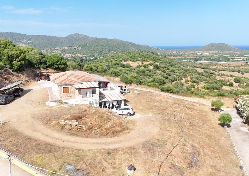 Mediterranes Anwesen mit 4 Wohneinheiten, Meer- Panoramablick & eingespielte Ferienvermietung