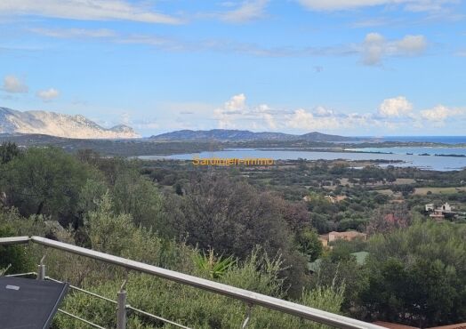 Casa indipendente con due appartamenti a Suaredda di Supra, Sardegna