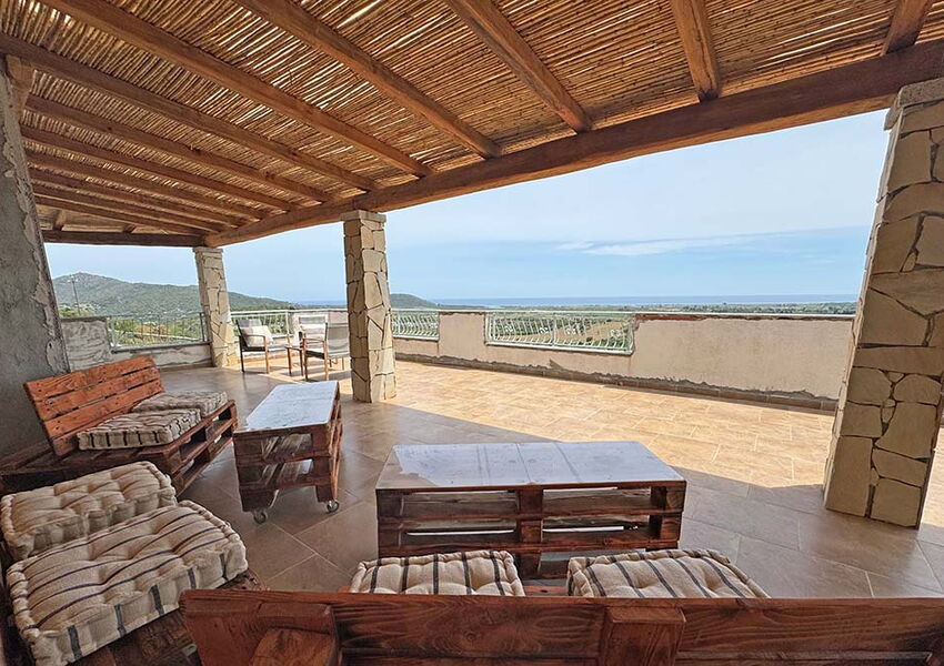 Mediterranes Anwesen mit 4 Wohneinheiten, Meer- Panoramablick & eingespielte Ferienvermietung