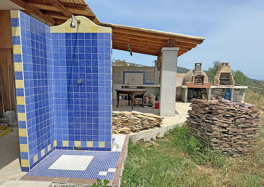 Mediterranes Anwesen mit 4 Wohneinheiten, Meer- Panoramablick & eingespielte Ferienvermietung