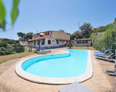 Villa panoramica con piscina - No. 179