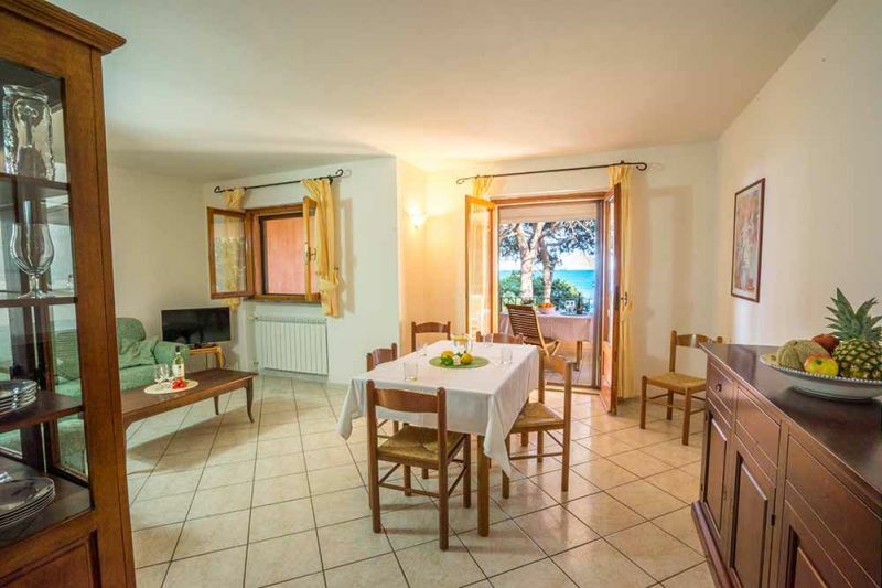 Villino con dependance fronte mare - No. 516/1