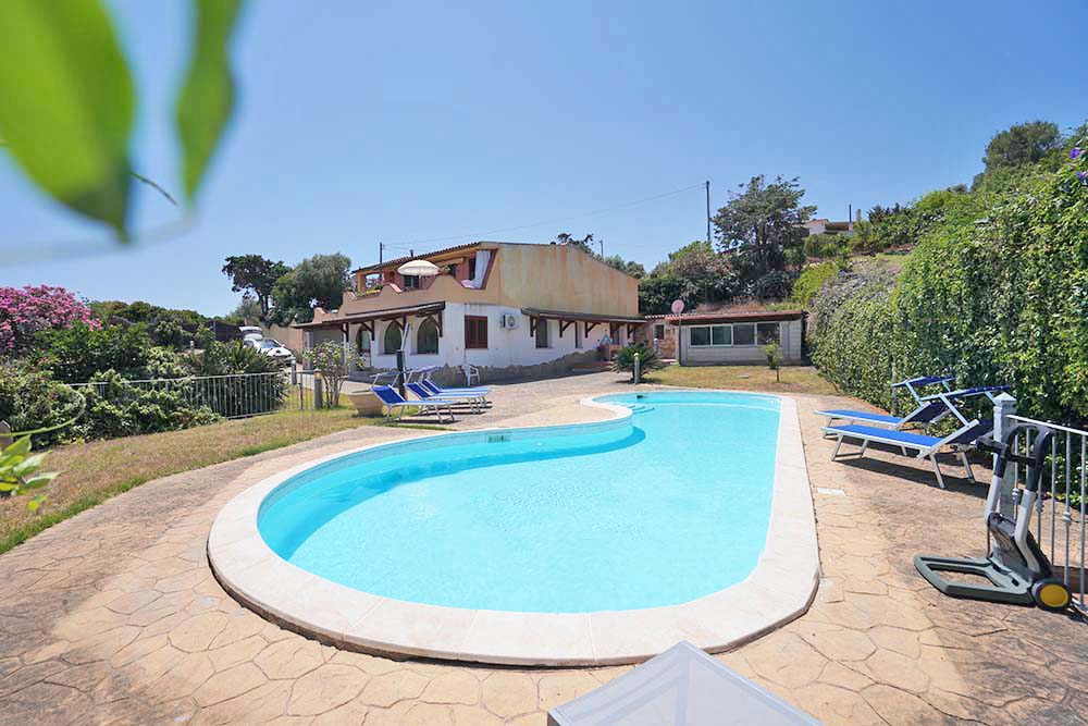 Villa panoramica con piscina - No. 179