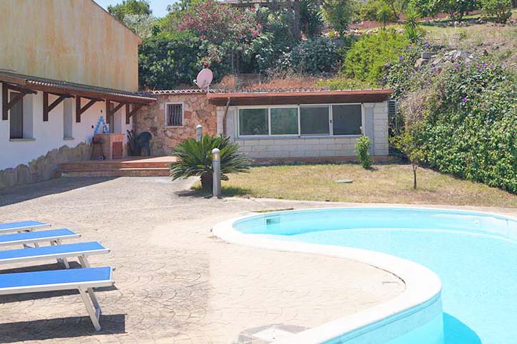 Villa panoramica con piscina - No. 179