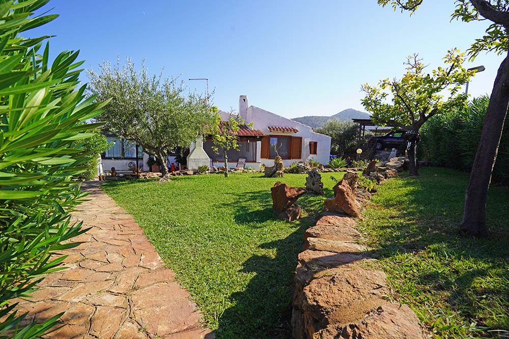 Casa al mare con bellissimo giardino - No. 183