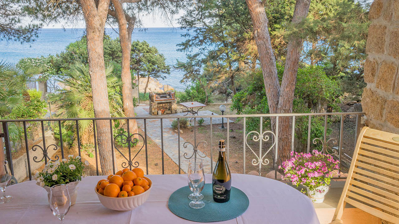 Villino con dependance fronte mare - No. 516/1